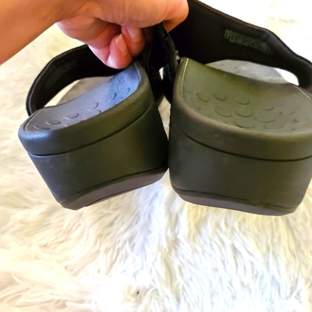 Vionic with Orthaheel Naples Black Thong Sandals 7 - Picture 5 of 5